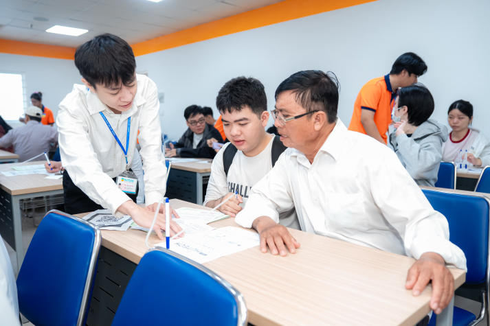Ấn tượng HUTECH ngày nhập học: Chuyên nghiệp, chu đáo và tận tâm 59