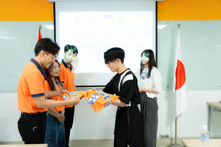 Khoa Nhật Bản học HUTECH hợp tác Nghiên cứu Khoa học Quốc tế cấp sinh viên với Đại học Hosei (Nhật Bản) 56