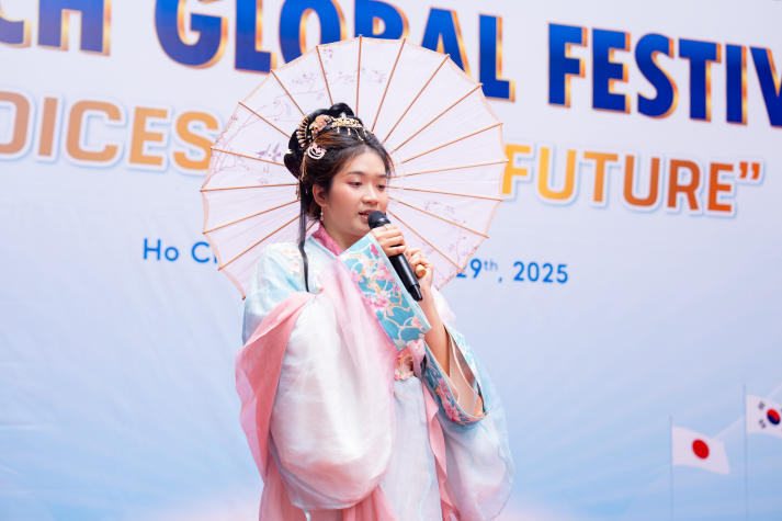 [Video] Sinh viên HUTECH “chạm” vào đa sắc văn hóa tại HUTECH Global Festival 2025 186