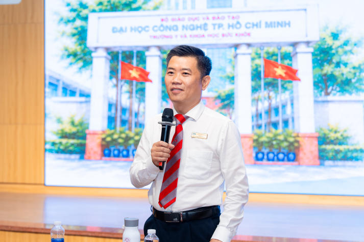 Trường Y và Khoa học Sức khỏe HUTECH đồng hành cùng phụ huynh, sinh viên trên hành trình đại học 66