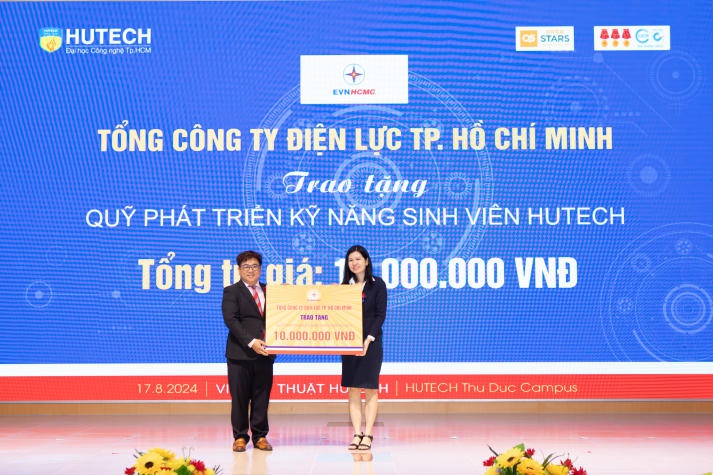 [Video] Sinh viên “khoe” hơn 200 đồ án tốt nghiệp ấn tượng trước doanh nghiệp tại HUTECH TECHSHOW 2024 217