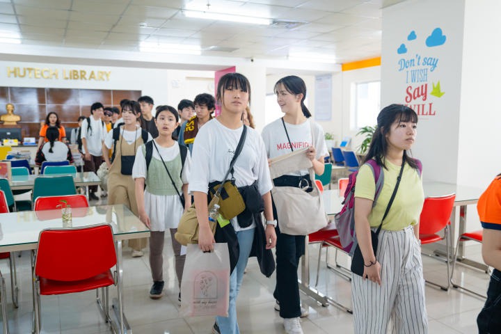 Học sinh Trường THPT Nishiyamato (Nhật Bản) khám phá văn hóa gia đình Việt Nam cùng sinh viên HUTECH 71