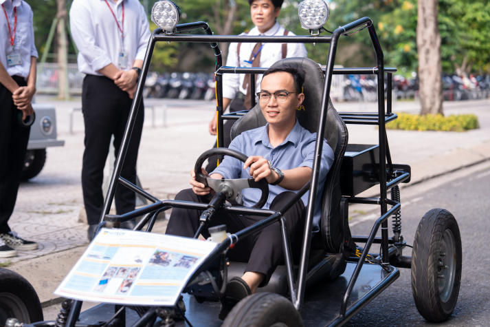 [Video] Loạt đồ án tốt nghiệp “chạm” thực tiễn của sinh viên Ô tô I-HUTECH gây ấn tượng mạnh 106