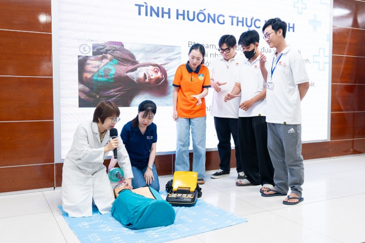 Hội thảo First Aid Skill: Trang bị “lá chắn” bảo vệ sức khỏe toàn diện cho sinh viên VJIT 83