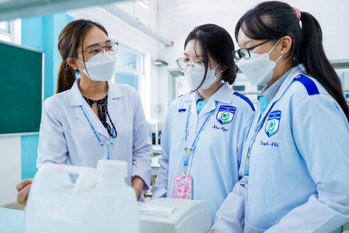 [Hướng nghiệp 2026] Kỹ thuật xét nghiệm y học: Ngành học “đứng sau” mọi chẩn đoán 63