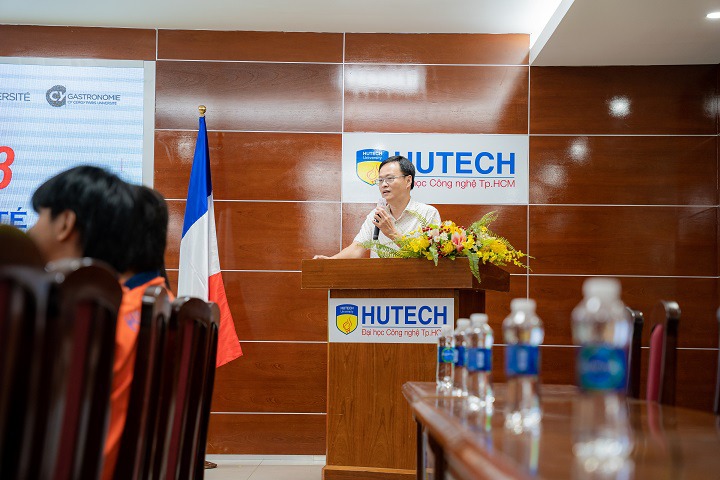 Tân sinh viên chương trình liên kết quốc tế CY Cergy Paris Université (Pháp) hứng khởi tìm hiểu về chương trình học 49