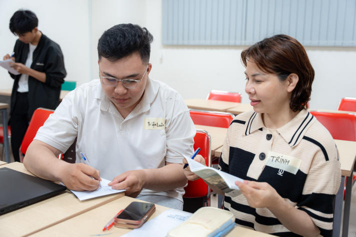 HUTECH-ers “bật mic” tự tin tại lớp Kỹ năng nói trước công chúng 50