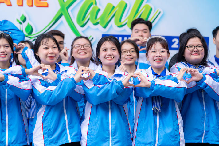 [Video] Gần 500 chiến sĩ Mùa hè xanh 2026 HUTECH ra quân, mang sức trẻ đến với cộng đồng 68