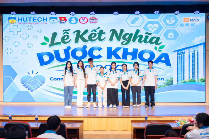 [Video] Lễ kết nghĩa Dược Khoa 2026: Chuyện học, chuyện nghề nối nhịp các thế hệ dược sĩ tương lai 93