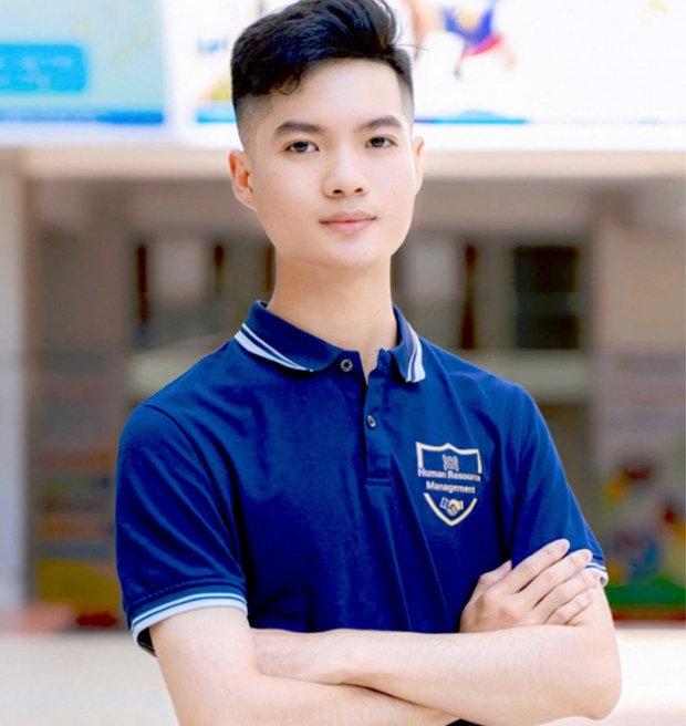 Tốt nghiệp sớm, thành tích nổi bật: 3 sinh viên ngành Quản trị nhân lực ghi dấu ấn mạnh mẽ 21