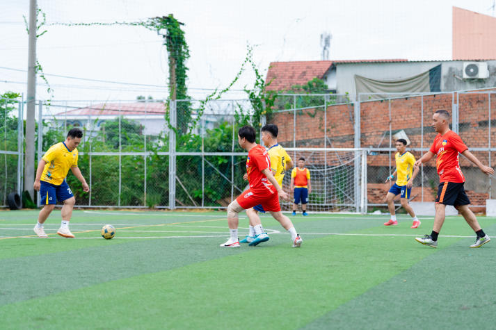 [Hội thao CB-GV-NV HUTECH 2025]: Bóng đá nam ra quân, kịch tính ngay loạt trận mở màn 56