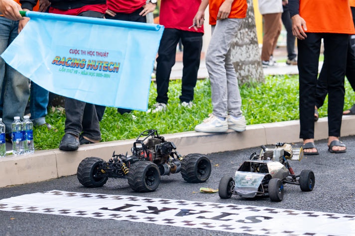 [Video] Hơn 100 đội thi tranh tài tại "đường đua tốc độ" Racing HUTECH lần VII 108