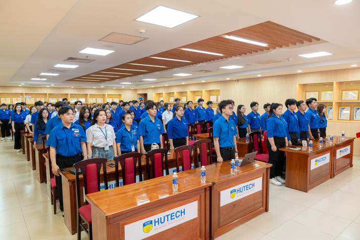 CLB Lý luận trẻ HUTECH đồng hành cùng Đoàn viên, sinh viên thắp sáng niềm tin Đảng 22