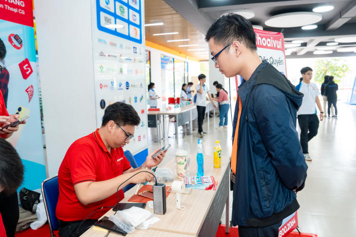 Nhiều tài năng công nghệ trẻ trong và ngoài nước đến HUTECH, đăng ký nhập cuộc Kỳ thi OLP, OlpAI, Procon, ICPC 2025 11