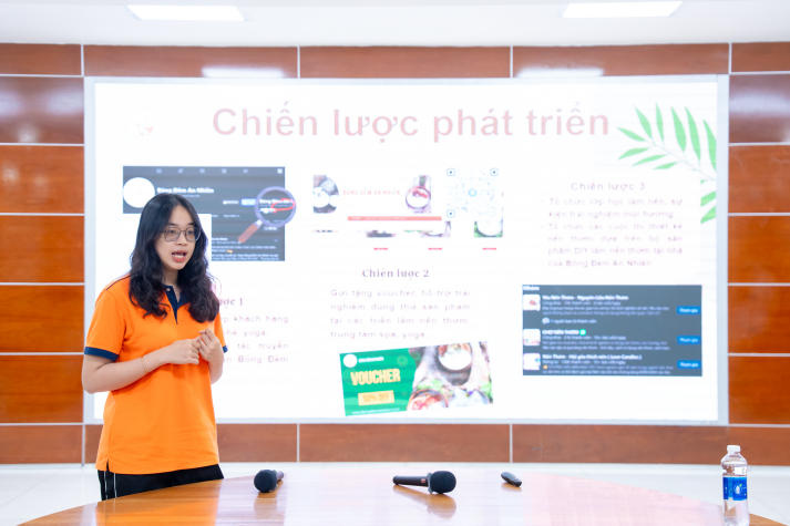 Top 6 HUTECH Startup Wings 2025 trang bị kỹ năng thực chiến về thiết lập mục tiêu kinh doanh và tài chính 105