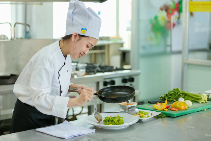 HUTECH vào Top 10 đại học Việt Nam tốt nhất theo chuẩn chất lượng trong nước 28