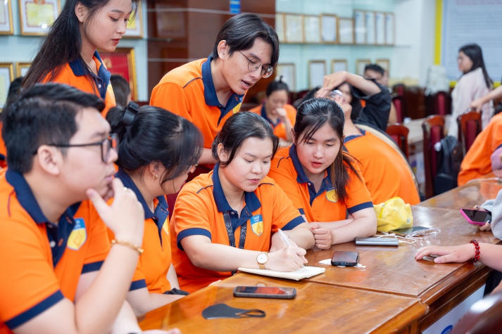 Sinh viên Khoa Quản trị kinh doanh HUTECH mở rộng hiểu biết về công việc và cuộc sống cùng chuyên gia 111