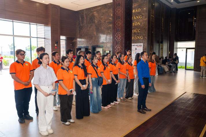 Sinh viên Viện Khoa học Ứng dụng chạm lịch sử, bồi đắp lý tưởng sống 11