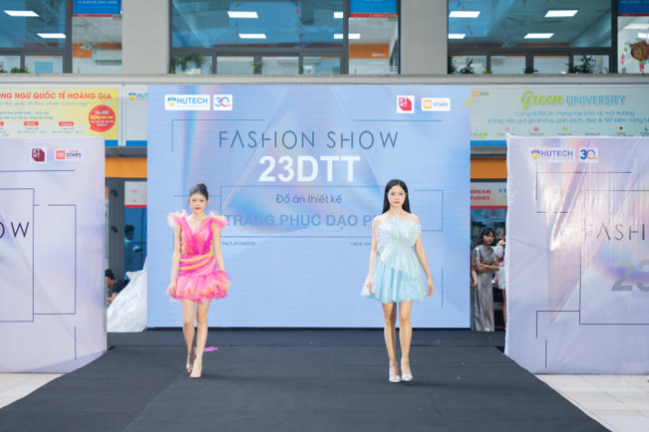 Trình diễn đồ án thiết kế dạo phố của sinh viên ngành Thiết kế thời trang: Đa ý tưởng, đa sắc màu 35