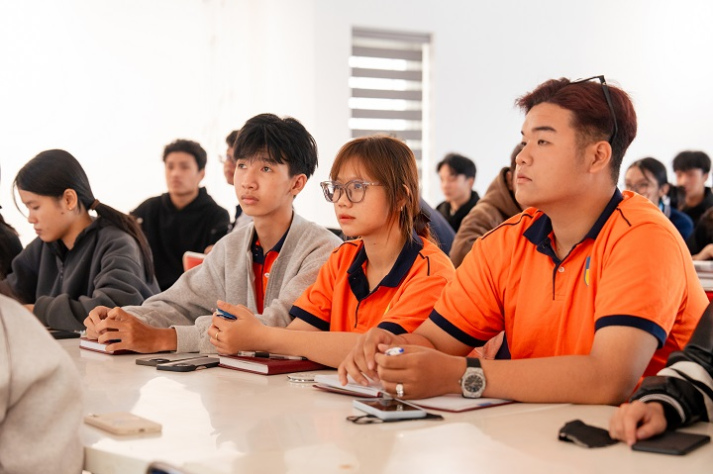 Sinh viên HUTECH cùng lan tỏa “Văn minh học đường” với 3 trọng tâm 50