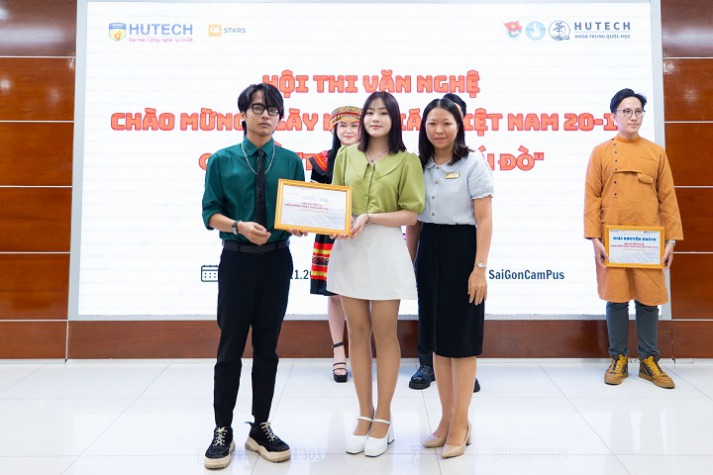 Sinh viên Khoa Trung Quốc học bày tỏ lòng biết ơn thầy cô qua hội thi văn nghệ “Tri ân người lái đò” 115