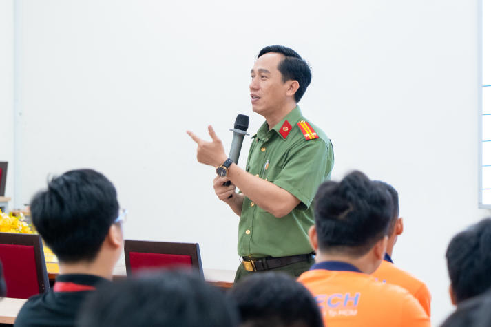 Sinh viên HUTECH nâng cao nhận thức về ma túy, thuốc lá điện tử và lối sống học đường an toàn 56