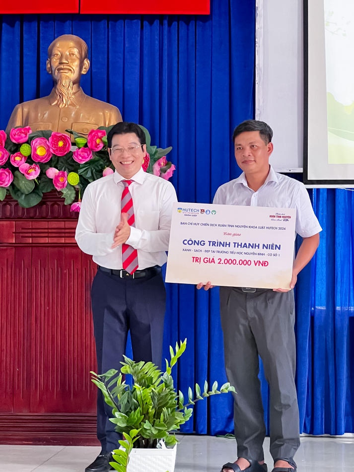 Sinh viên Khoa Luật HUTECH mang yêu thương, sức trẻ giúp đỡ các hoàn cảnh khó khăn tại huyện Nhà Bè 97