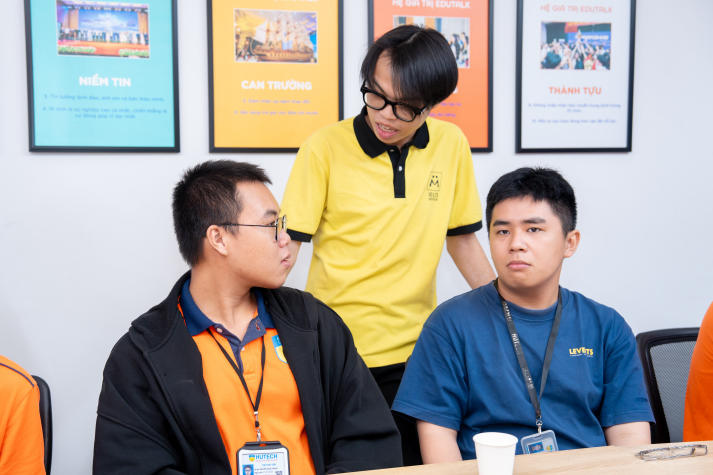 Sinh viên Khoa Tiếng Anh tiếp cận mô hình đào tạo chuẩn quốc tế tại IELTS Mentor 68