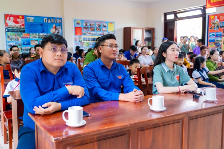 [Ảnh] Chi bộ 17 HUTECH nối dài tinh thần bảo vệ chủ quyền biển đảo tại Đồn Biên phòng Cần Thạnh (Cần Giờ) 156