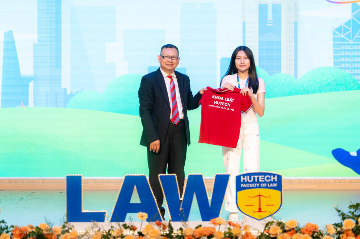 Tân sinh viên Khoa Luật khóa 2025 chính thức bước vào hành trình chinh phục kiến thức pháp lý 82