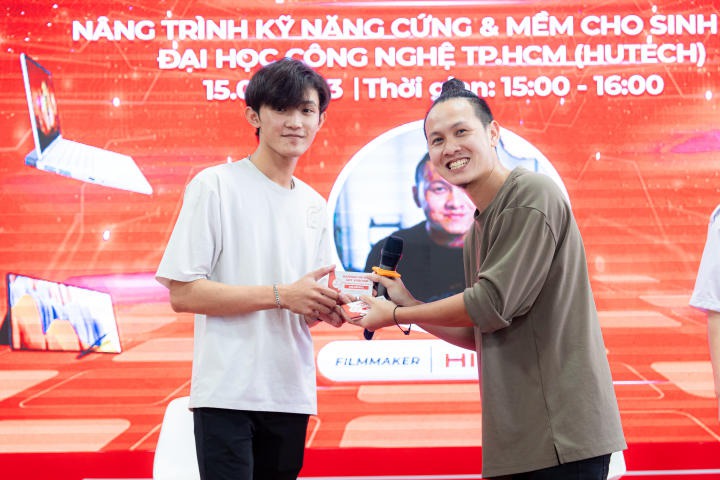 Sinh viên HUTECH hào hứng tham gia triển lãm công nghệ và giao lưu với Film Maker Hiếu BK 156