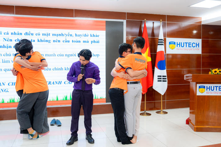 Tân sinh viên VKIT “bỏ túi” bí quyết chinh phục kỹ năng làm việc nhóm 74