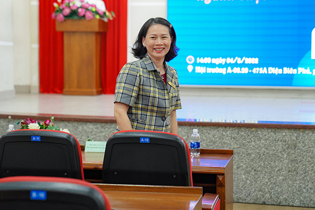Hơn 300 sinh viên Khoa Quản trị kinh doanh cùng lãnh đạo Vietnamcacao tìm hiểu cách chốt sales ngành thực phẩm 26
