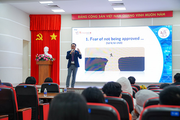 Hơn 300 sinh viên Khoa Quản trị kinh doanh cùng lãnh đạo Vietnamcacao tìm hiểu cách chốt sales ngành thực phẩm 79