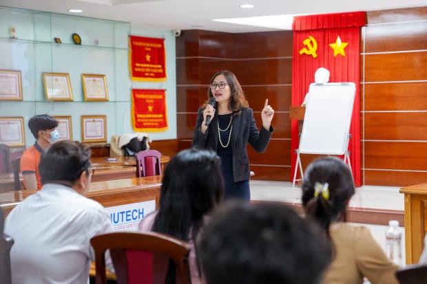 Sinh viên Viện Đào tạo Quốc tế hào hứng tham gia workshop “Vietnam the new luxury hub?” 82