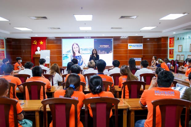 Sinh viên Viện Đào tạo Quốc tế hào hứng tham gia workshop “Vietnam the new luxury hub?” 11