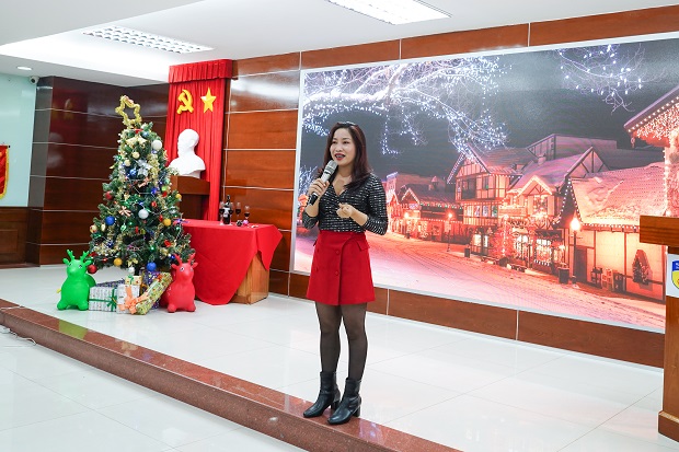 HUTECH Center for Foreign Languages - Informatics - Skills welcomes a joyful and cozy Christmas season 58