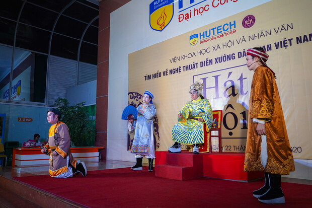 “Gánh tuồng” Nhà hát Nghệ thuật Hát bội TP.HCM mang sân khấu truyền thống đến với sinh viên HUTECH 176
