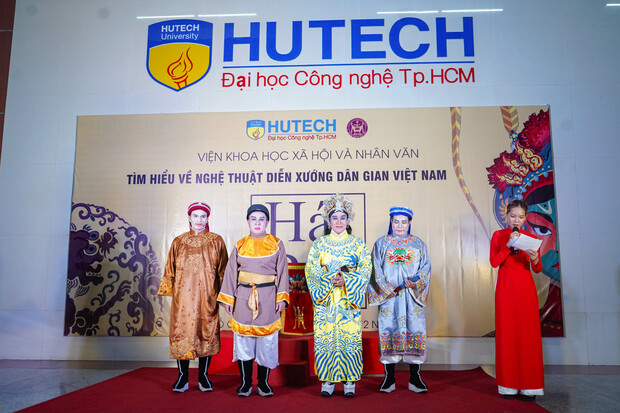 “Gánh tuồng” Nhà hát Nghệ thuật Hát bội TP.HCM mang sân khấu truyền thống đến với sinh viên HUTECH 182
