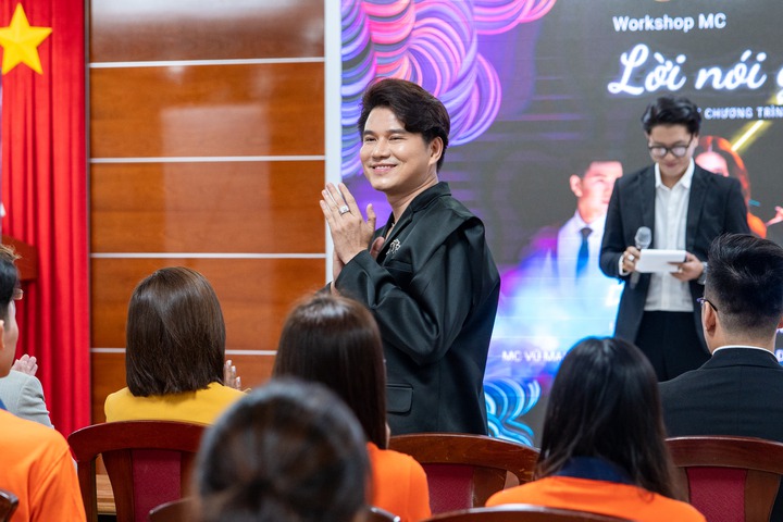 Sinh viên HUTECH khám phá những cơ hội mới với loạt bí quyết giao tiếp từ Workshop "Lời nói gói vàng" 23