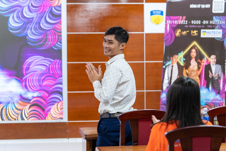 Sinh viên HUTECH khám phá những cơ hội mới với loạt bí quyết giao tiếp từ Workshop "Lời nói gói vàng" 18