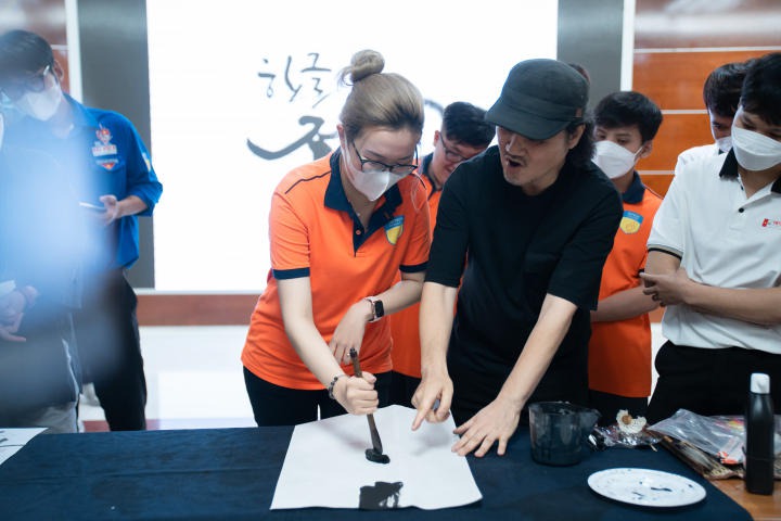 Sinh viên yêu thích văn hóa Hàn Quốc cùng “Trải nghiệm trị liệu nghệ thuật thư pháp Hangeul hiện đại” 78