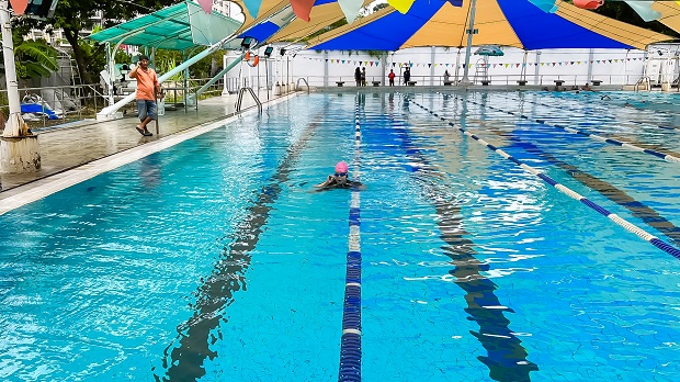 Hội thao CB-GV-NV HUTECH 2022: Phòng Đào tạo - Khảo thí lập “cú đúp” vàng môn Bơi lội, vươn lên dẫn đầu bảng tổng sắp 51