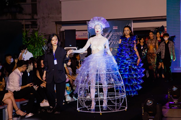 Unique works of HUTECH Fashion Design students are performed at Fashion show 19 24