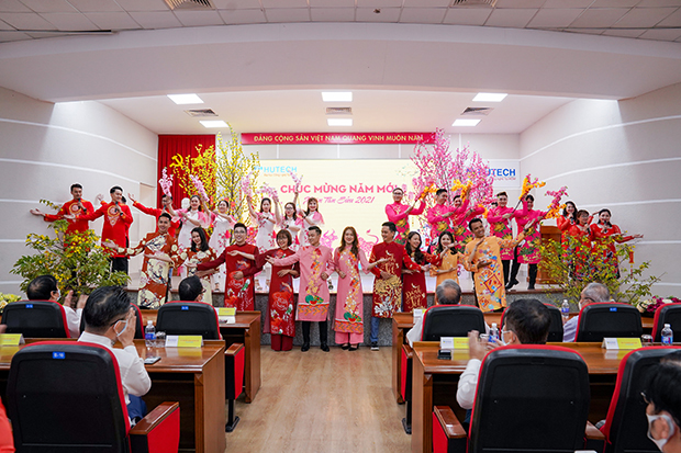 HUTECH organizes a cozy New Year's meeting on the first day back from the 2021 Lunar New Year holiday 19