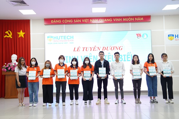 Students of Korea – Vietnam Institute of Technology compete heatedly at the “Korea in my heart” academic competition 95