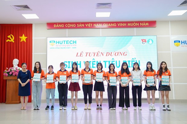 Students of Korea – Vietnam Institute of Technology compete heatedly at the “Korea in my heart” academic competition 99