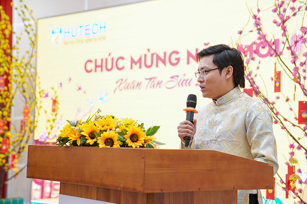 HUTECH organizes a cozy New Year's meeting on the first day back from the 2021 Lunar New Year holiday 101