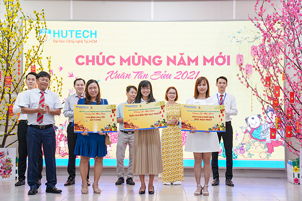 HUTECH organizes a cozy New Year's meeting on the first day back from the 2021 Lunar New Year holiday 136