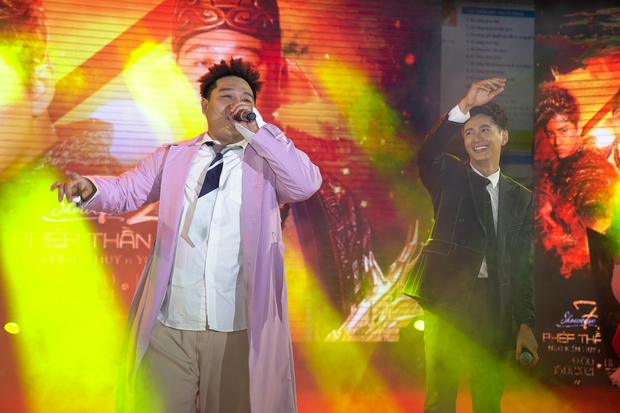 Sinh viên HUTECH hào hứng với “tiệc âm nhạc” cùng Ngô Kiến Huy trong showcase MV 72 phép thần thông 135